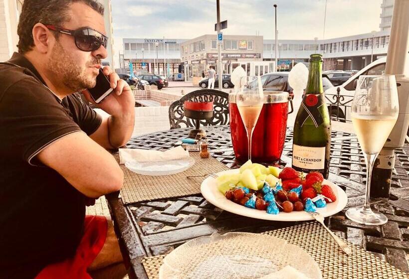 פנסיון Casa Blanca Zandvoort