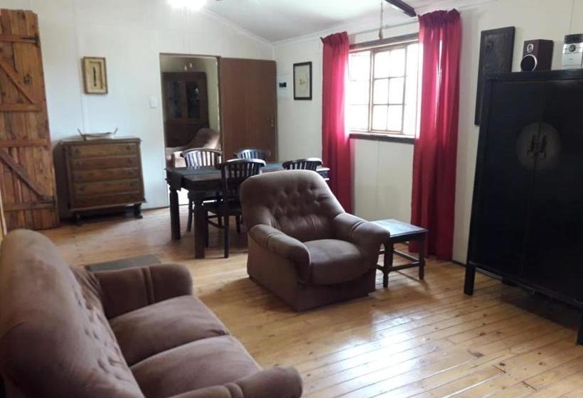 بنسيون Declan House