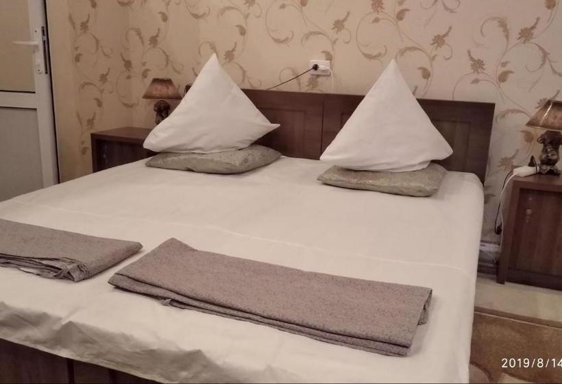 بنسيون Faride Guest House