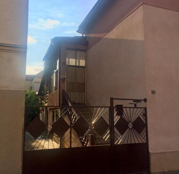 پانسیون Sunrise Apartments