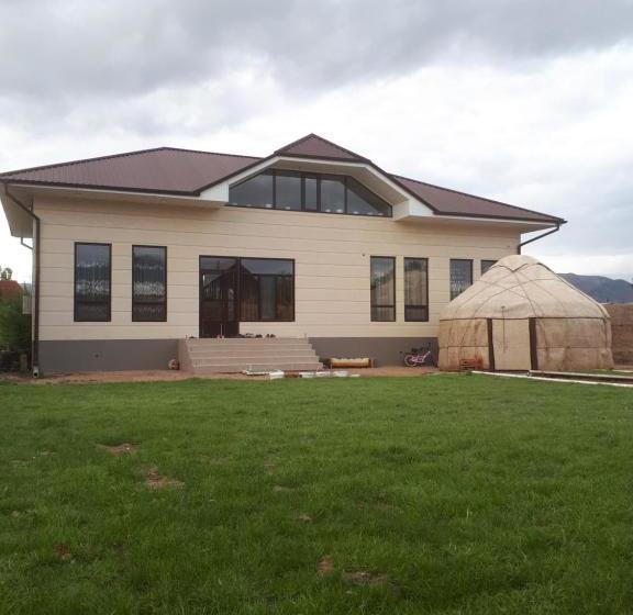 پانسیون Traveller