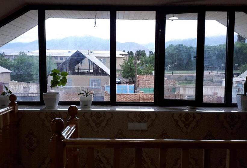 پانسیون Traveller