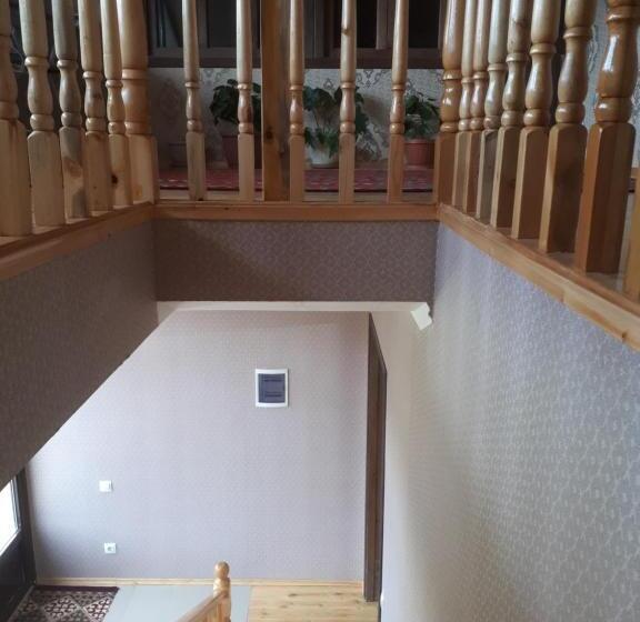 پانسیون Traveller