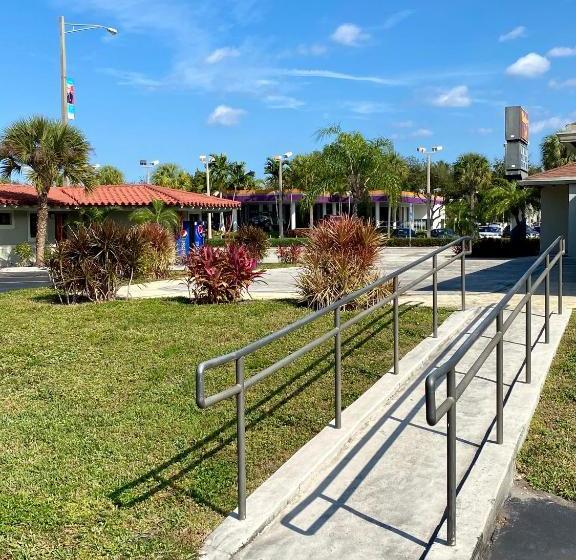 הוסטל Budget Inn South