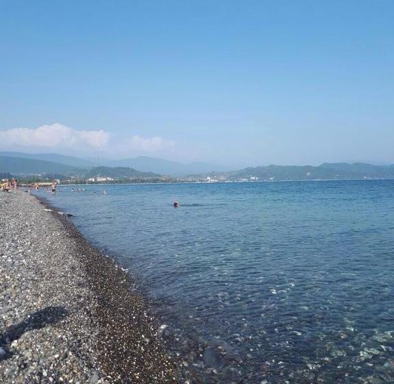 هاستل La Fontan