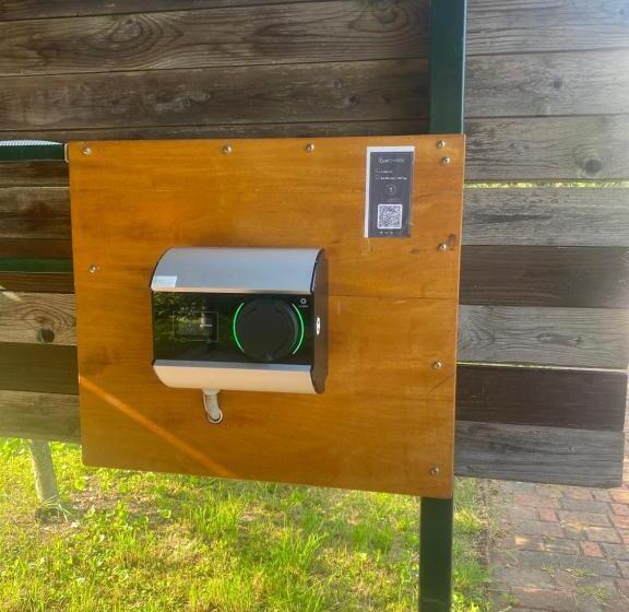 تختخواب و صبحانه Fedrig Rooms With Bathroom & Hostel Rooms