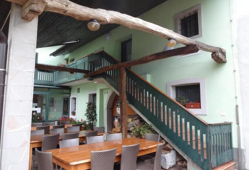 تختخواب و صبحانه Fedrig Rooms With Bathroom & Hostel Rooms