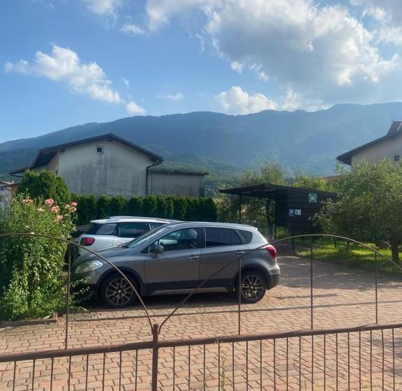 تختخواب و صبحانه Fedrig Rooms With Bathroom & Hostel Rooms