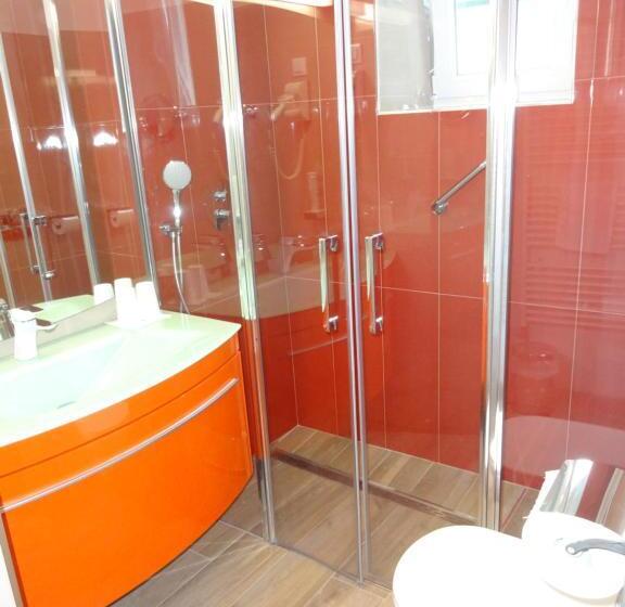 تختخواب و صبحانه Fedrig Rooms With Bathroom & Hostel Rooms