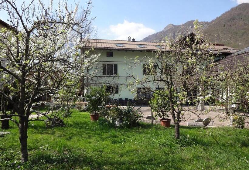 تختخواب و صبحانه Fedrig Rooms With Bathroom & Hostel Rooms