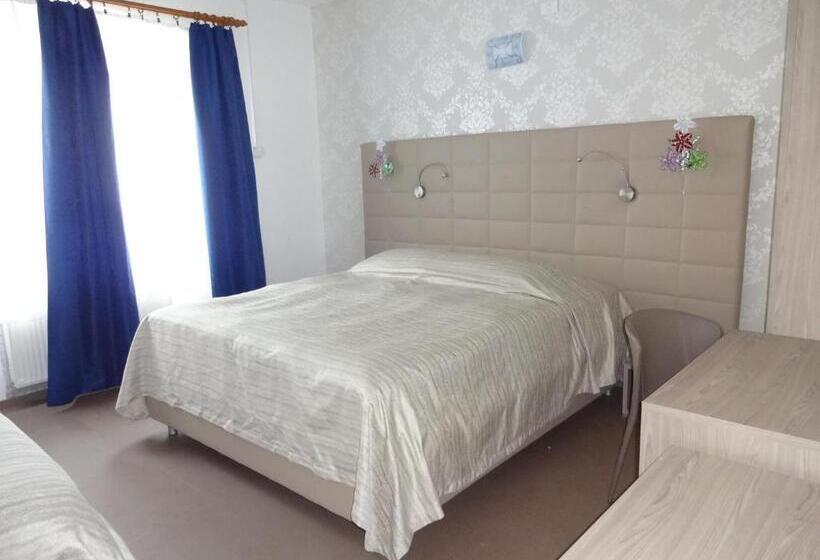 تختخواب و صبحانه Fedrig Rooms With Bathroom & Hostel Rooms