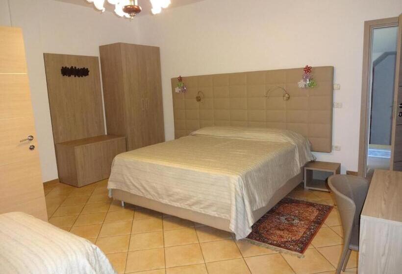 تختخواب و صبحانه Fedrig Rooms With Bathroom & Hostel Rooms