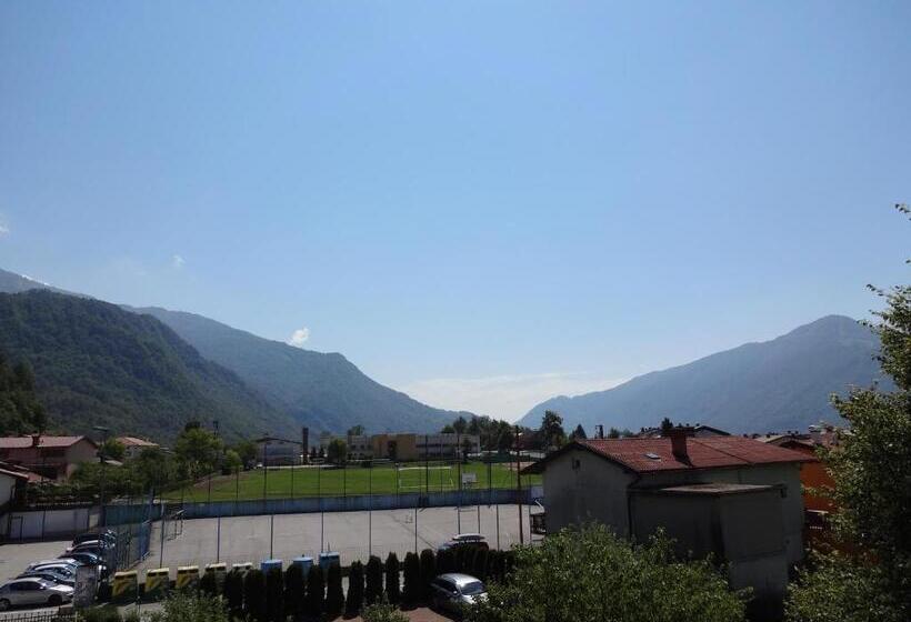 تختخواب و صبحانه Fedrig Rooms With Bathroom & Hostel Rooms