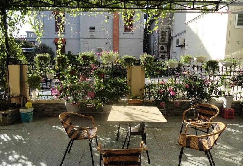 تختخواب و صبحانه Hạ Long Lily Homestay