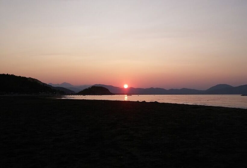 تختخواب و صبحانه Sirman Suite Boutique