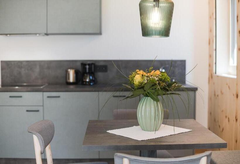 Heidi & Edith Family Apart