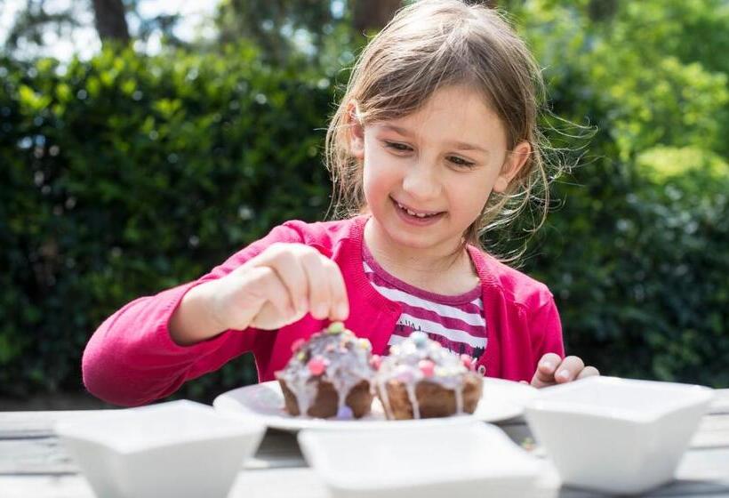 Heidi & Edith Family Apart