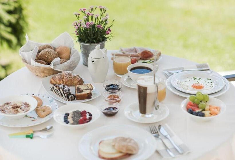 Heidi & Edith Family Apart