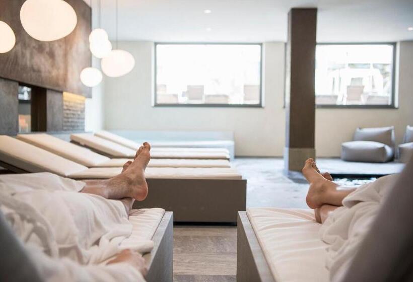 Heidi & Edith Family Apart