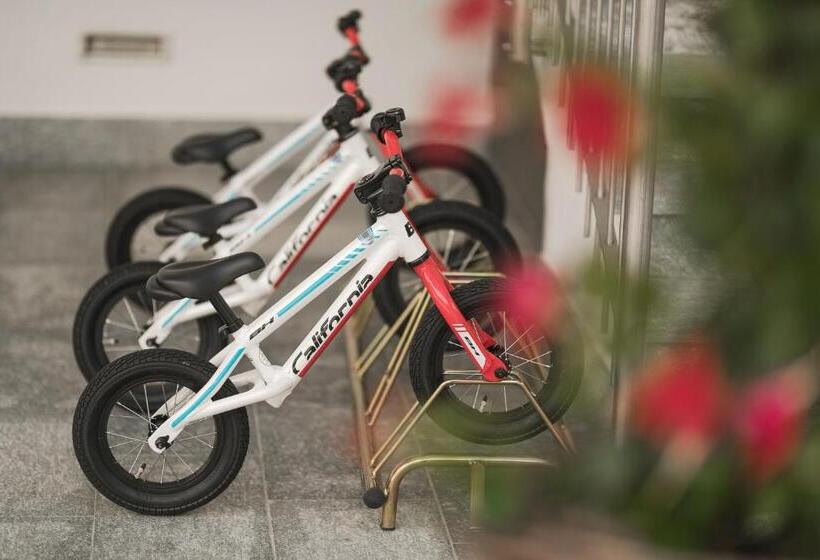 Heidi & Edith Family Apart