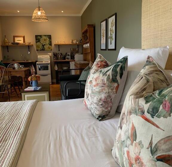 فندق Cheverells Farm