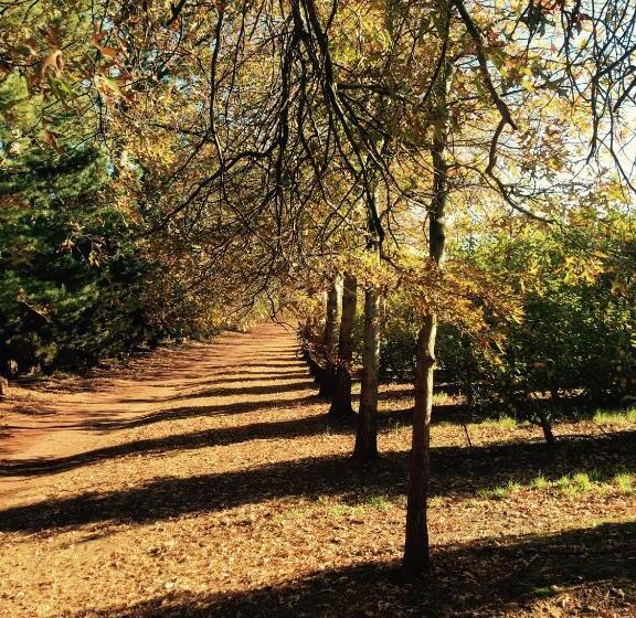 فندق Cheverells Farm