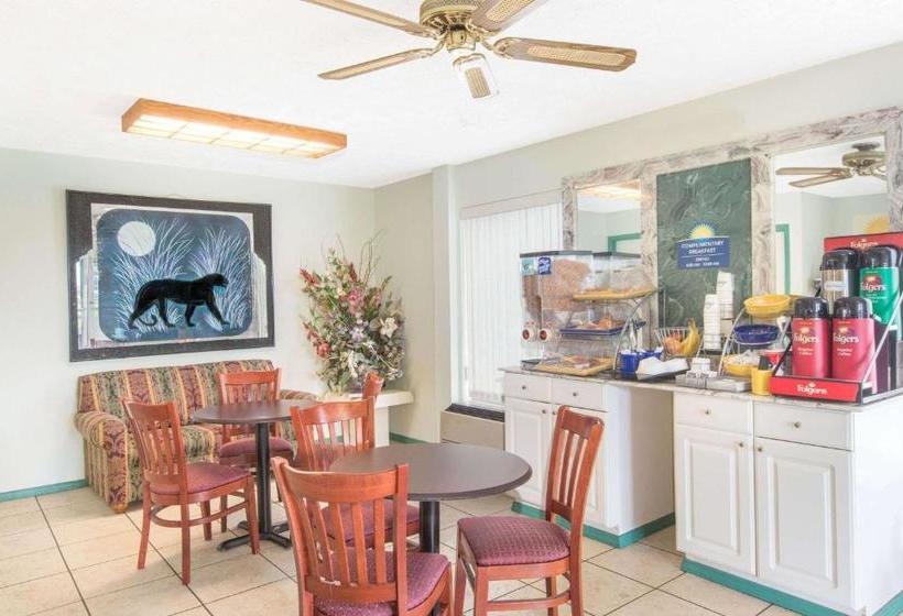 فندق Days Inn By Wyndham West Point