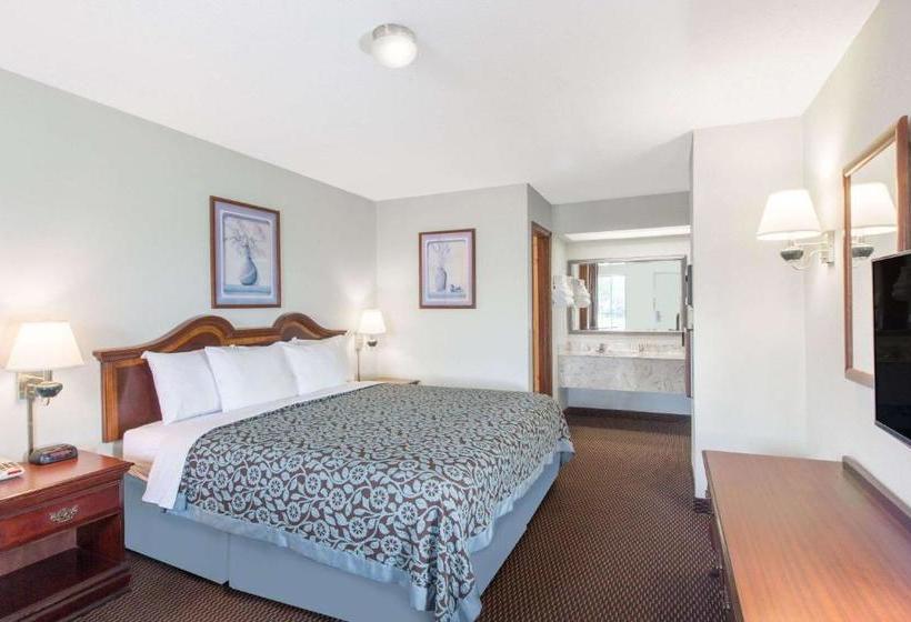 فندق Days Inn By Wyndham West Point