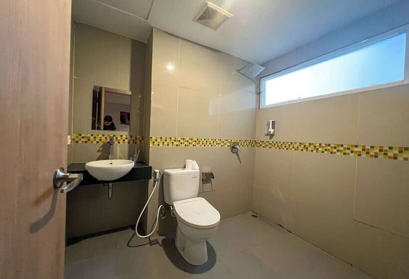 ホテル Kyriad Haka Makassar