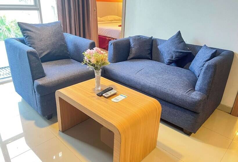 ホテル Kyriad Haka Makassar