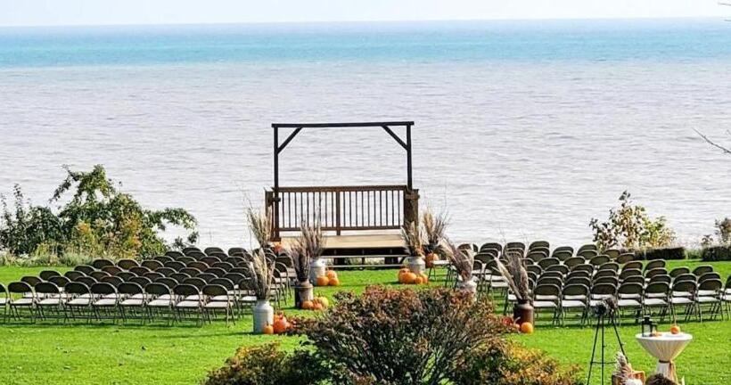 فندق Lake Orchard Farm Retreat