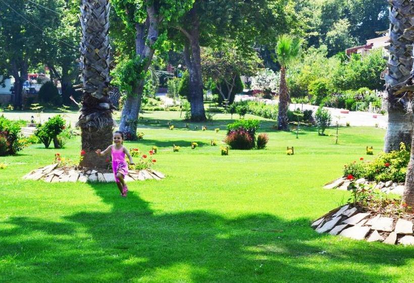 فندق Marvel Tree