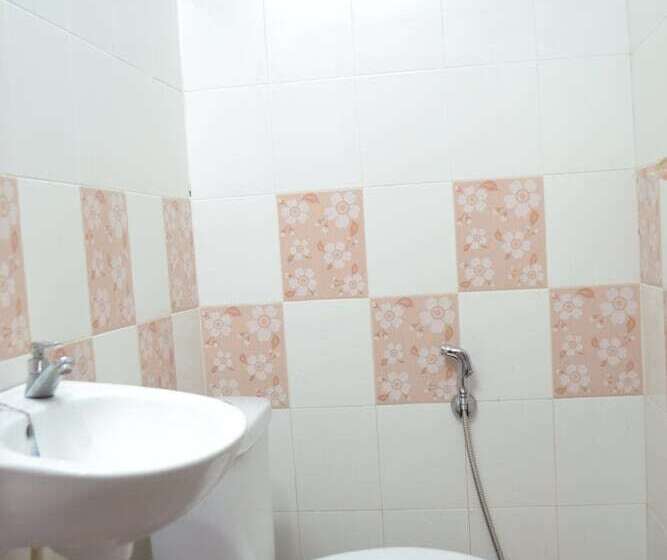 בית מלון כפרי Spot On 89821 Batu Maung Sempoi Inn And Cafe