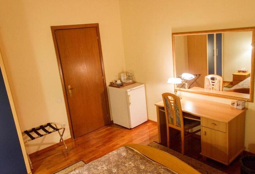 هتل Starye Bendery