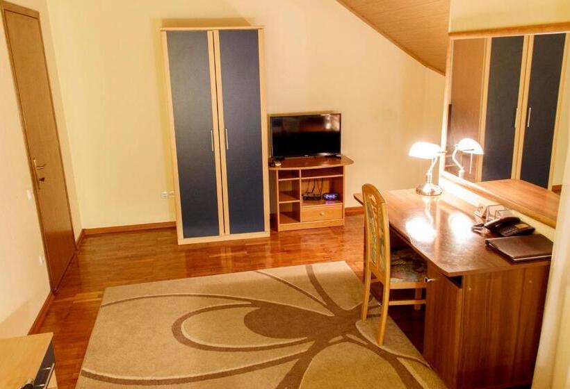 هتل Starye Bendery