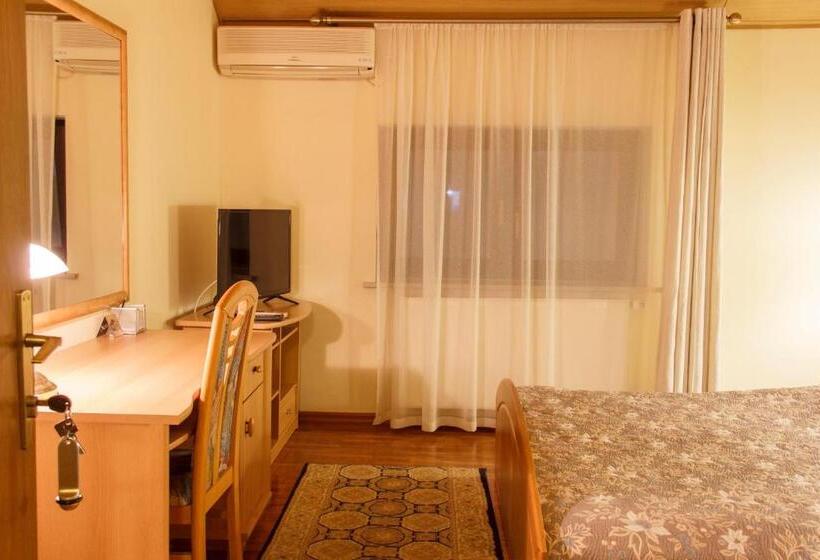 هتل Starye Bendery