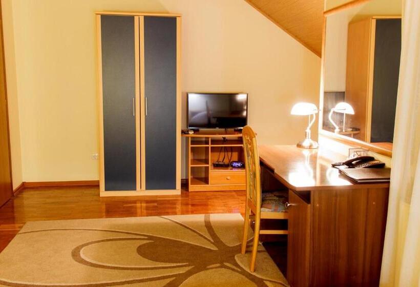 هتل Starye Bendery