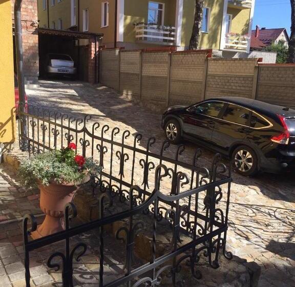 Отель U Zubrytskyh