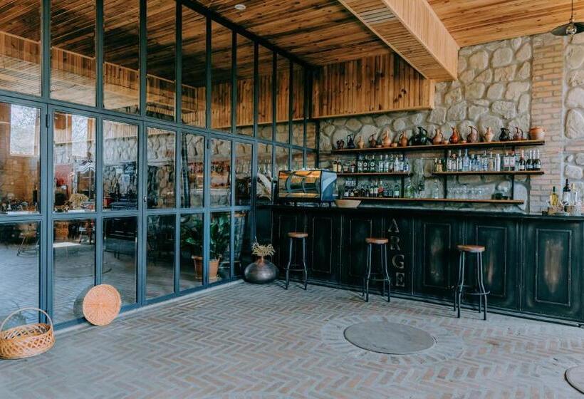 هتل & Wine Cellar Arge