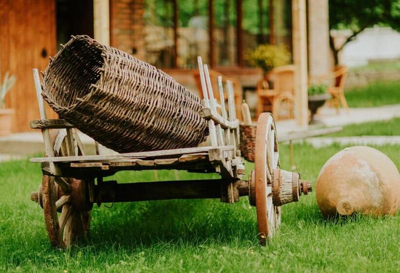 هتل & Wine Cellar Arge