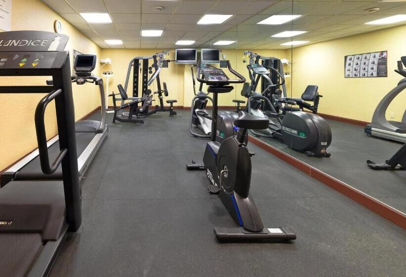 فندق Wyndham Garden Totowa