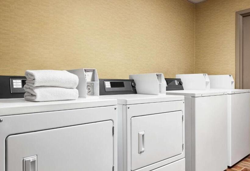 فندق Wyndham Garden Totowa