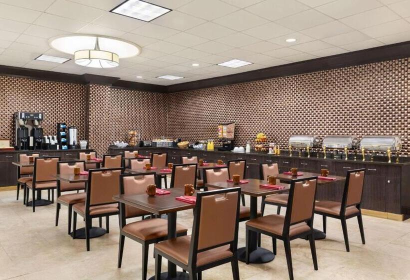 فندق Wyndham Garden Totowa