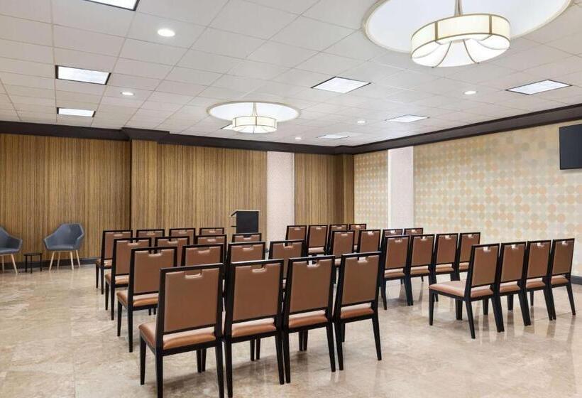 فندق Wyndham Garden Totowa