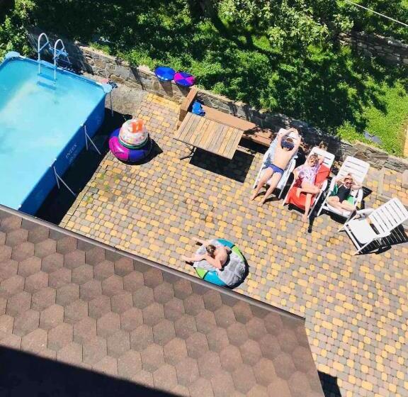 پانسیون тіна