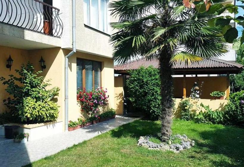 膳宿费 Kirovi House Guest Rooms