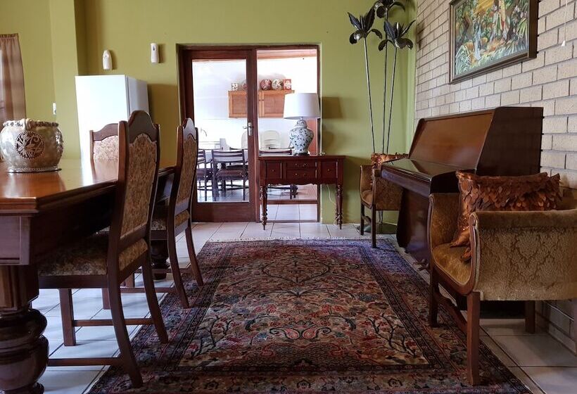 膳宿费 Mountain View Country Estate