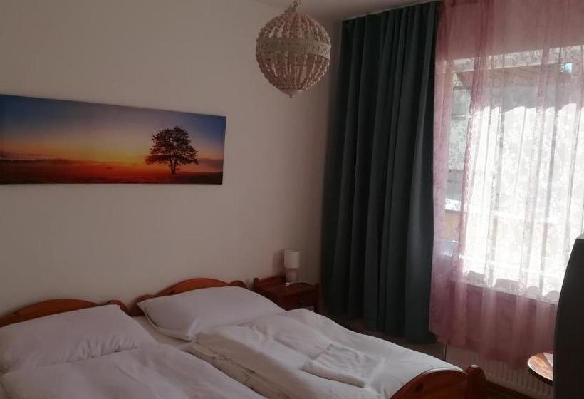 بنسيون Penzión Toliar