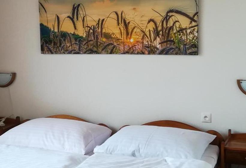 بنسيون Penzión Toliar