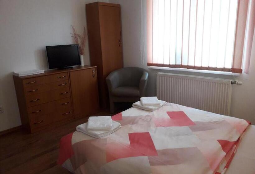 بنسيون Penzión Vila Dalí